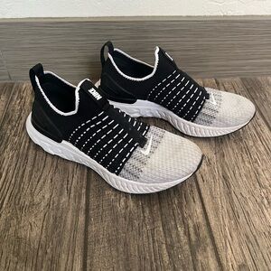 Womens Nike React Phantom Run Flyknit 2